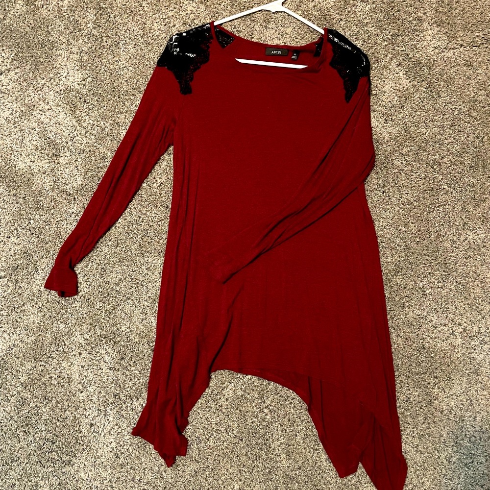 Dress with lace shoulders